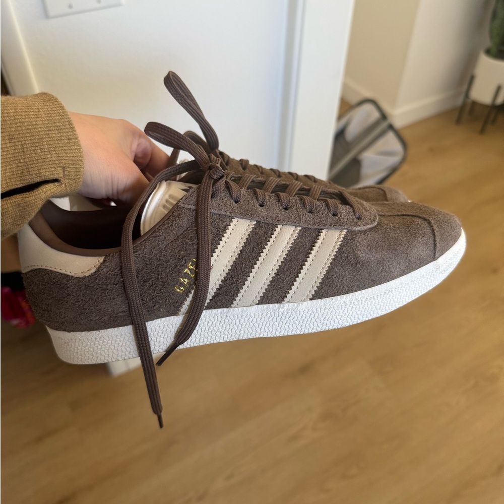 Adidas gazelle - women’s 7.5
